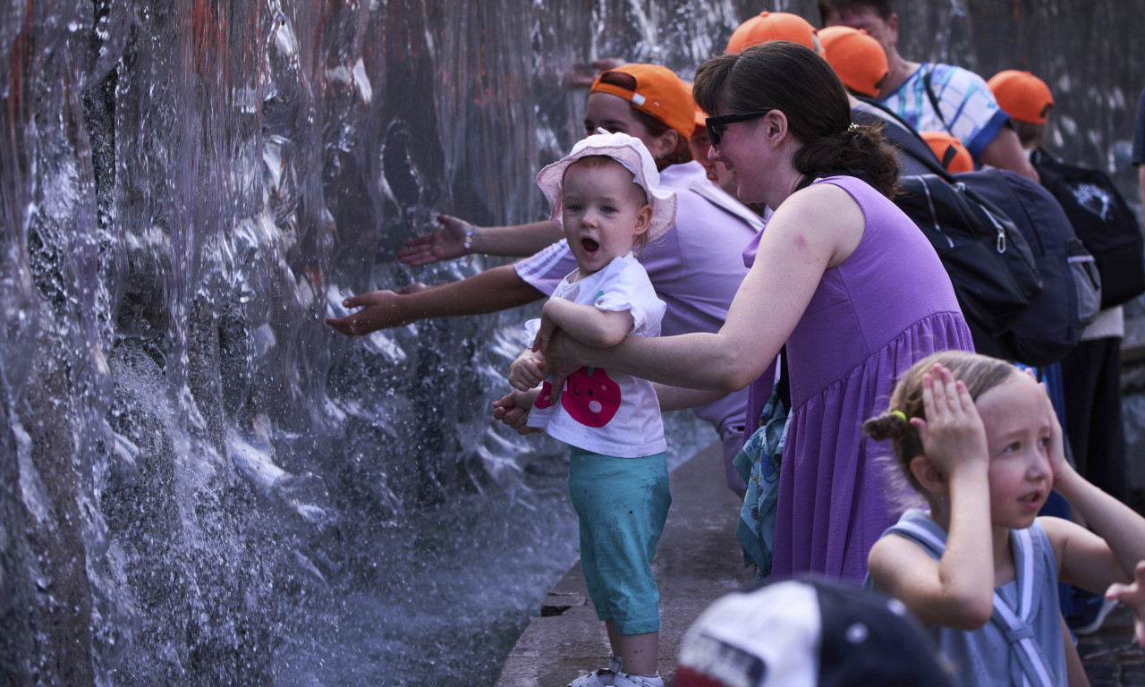 DRŽAVA SUTRA ZATVARA SVE INSTITUCIJE Razlog su ekstremno visoke temperature! Neće raditi ni banke, preduzeća....