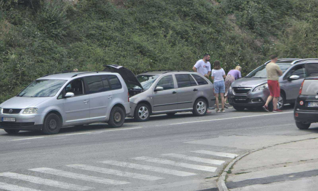 LANČANI SUDAR NAPRAVIO KOLAPS U PRIJEPOLJU! Tri automobila se zakucala jedan u drugi - stvaraju se kilometarske kolone