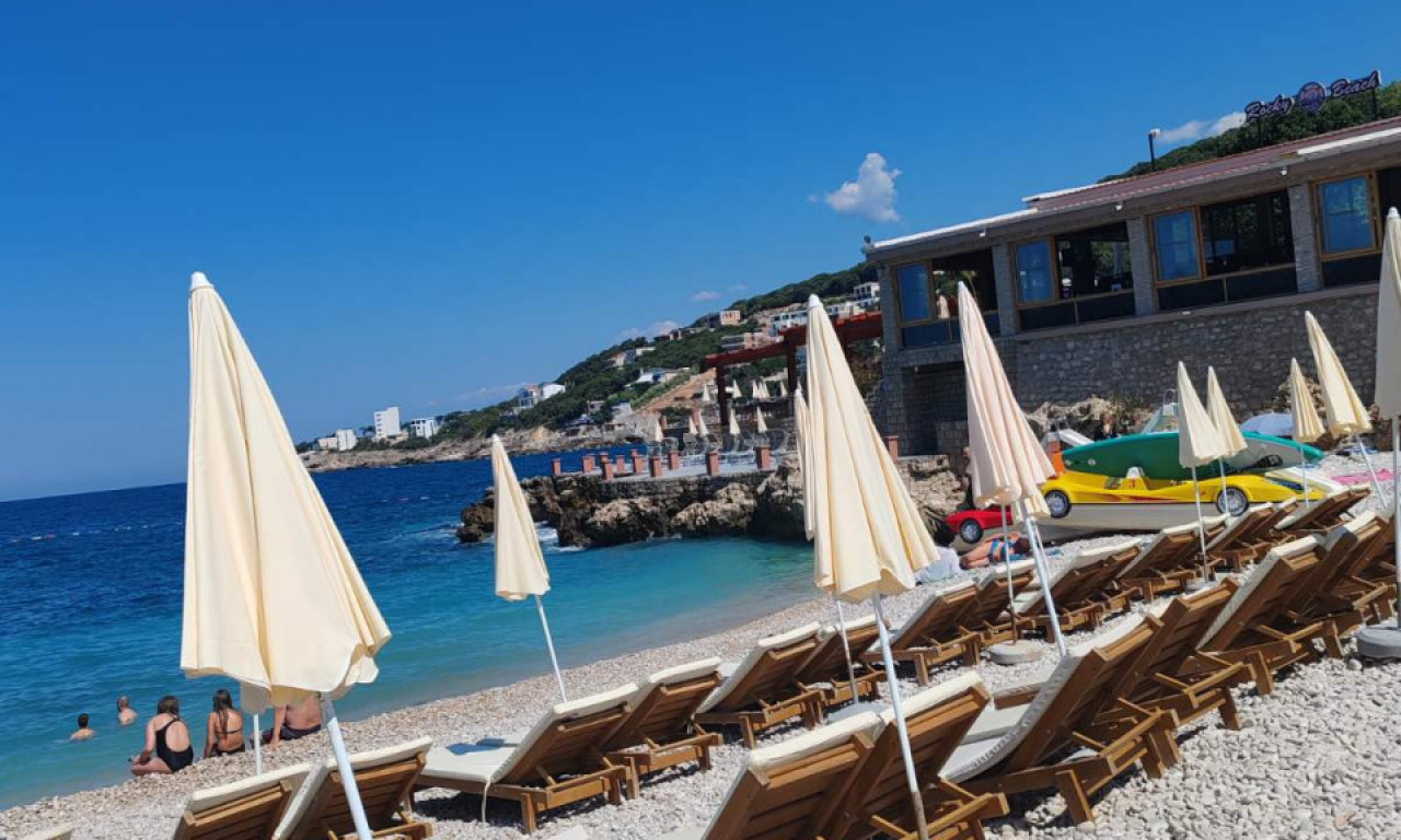 POSVAĐALE SE NA MRTVO IME NA PLAŽI Snajka i svekrva zaratile zbog muža, cela plaža se orila — "Ja ću da ga mažem!"