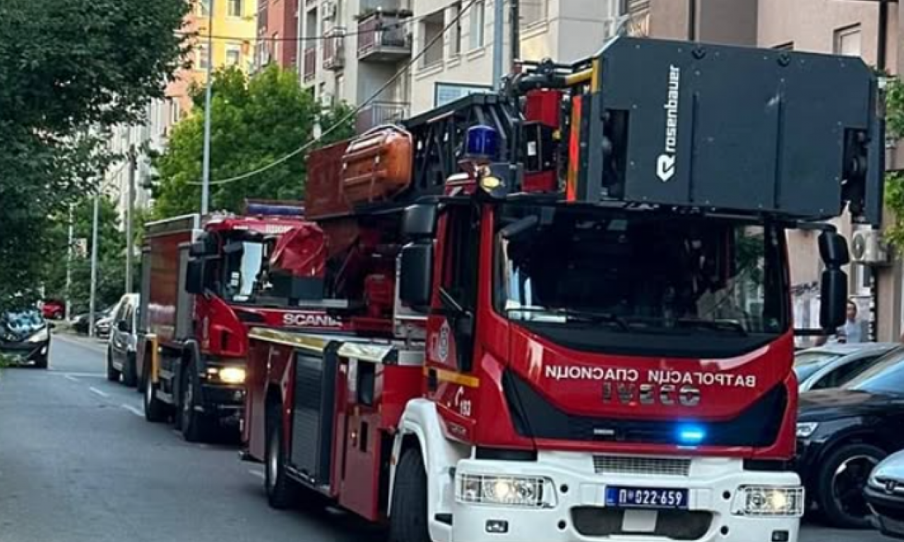 GORELO KUPATILO U ZGRADI U NOVOM SADU: Vatrogasne ekipe hitno stigle na lice mesta, evo šta je izazvalo požar (FOTO)