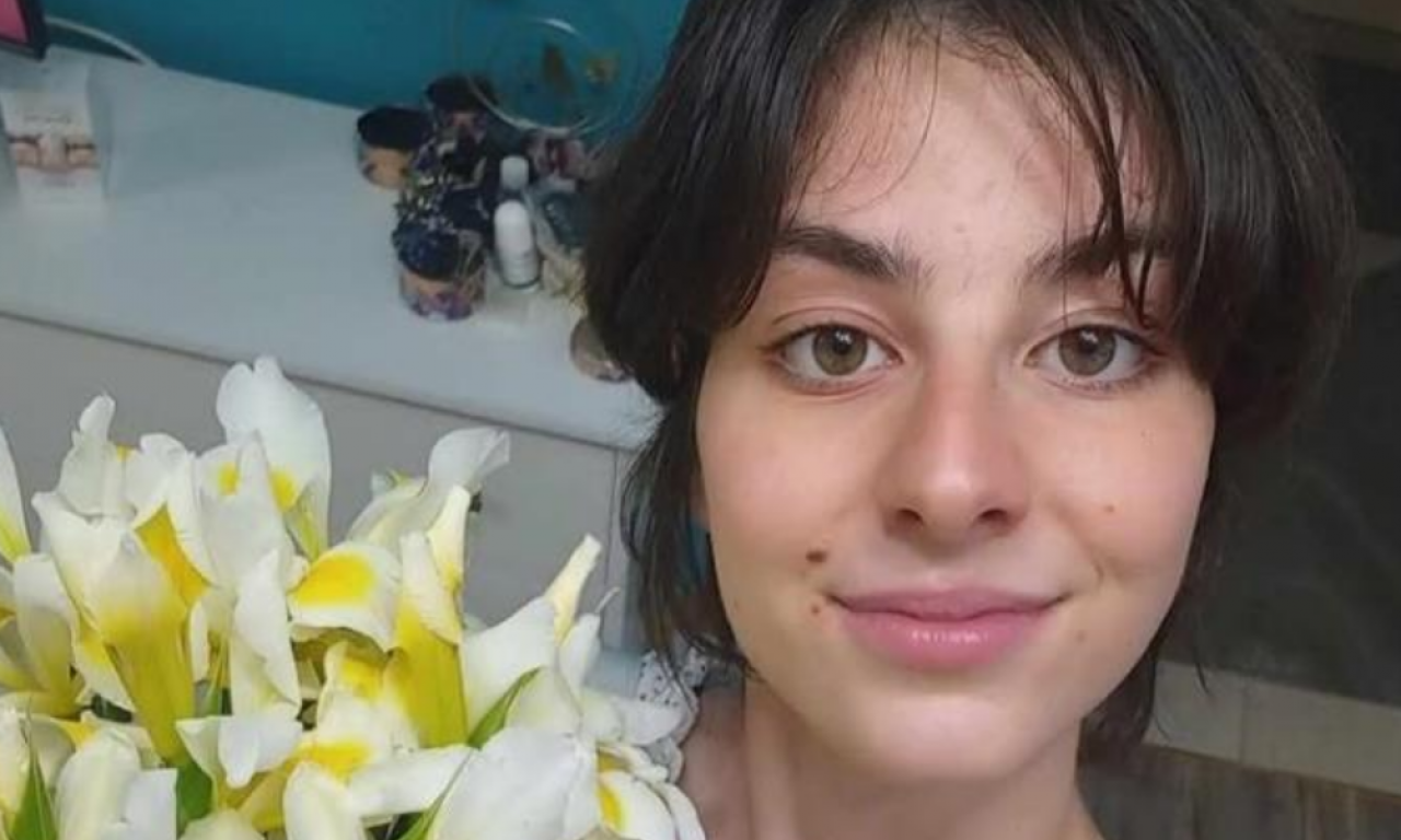 TRAŽI SE ANĐELINA (22)! Njena majka moli za pomoć: "Istrčala je iz stana i nestala" (FOTO)