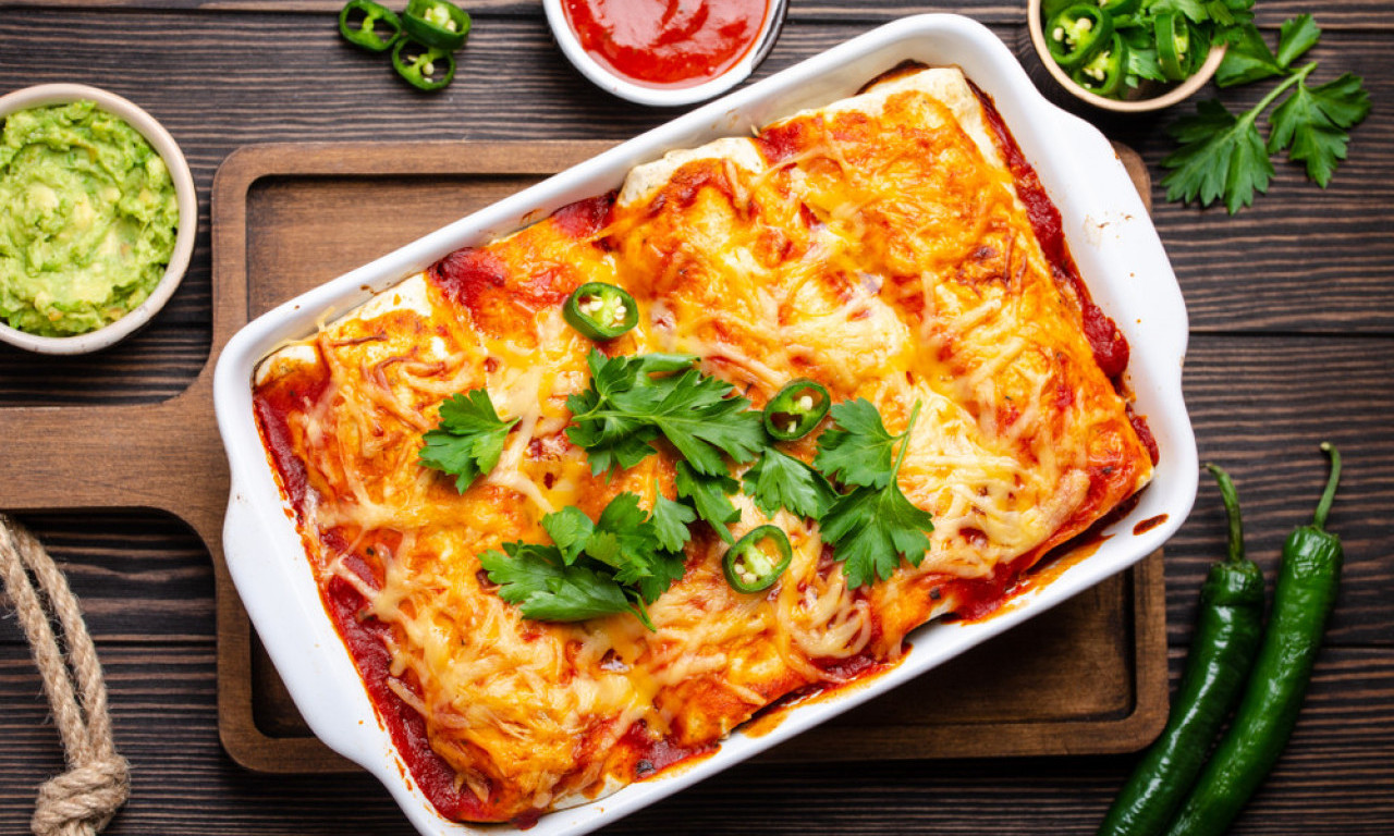 DOMAĆINSKE ENČILADE IZ VAŠE KUHINJE Kako da kod kuće napravite sočne rolnice koje mirišu na Meksiko