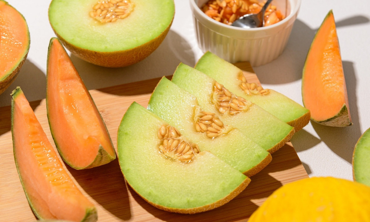 ČUVA SRCE, KOŽU I LINIJU Pravo je vreme da jedete dinju svaki dan