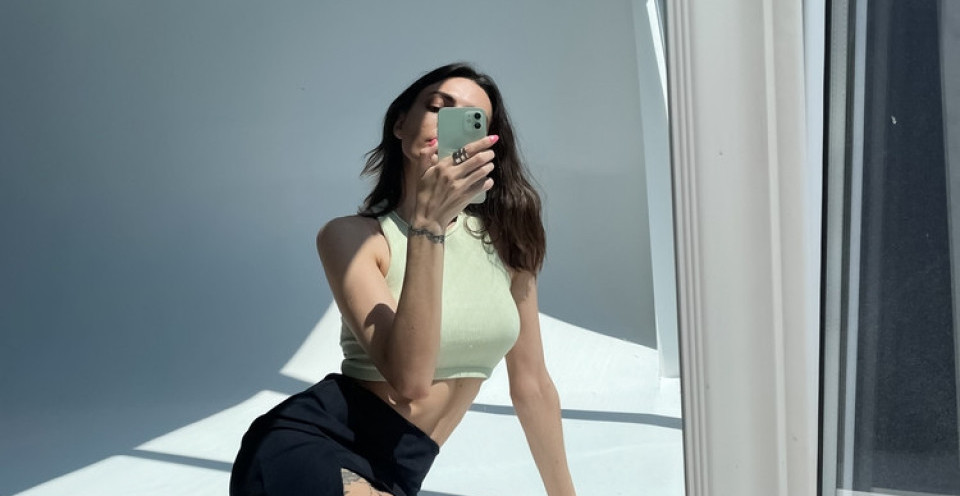 KAKO DA VAM NOGE IZGLEDAJU DUGE I VITKE Modni trik koji koristi čak i profesionalni fotograf!