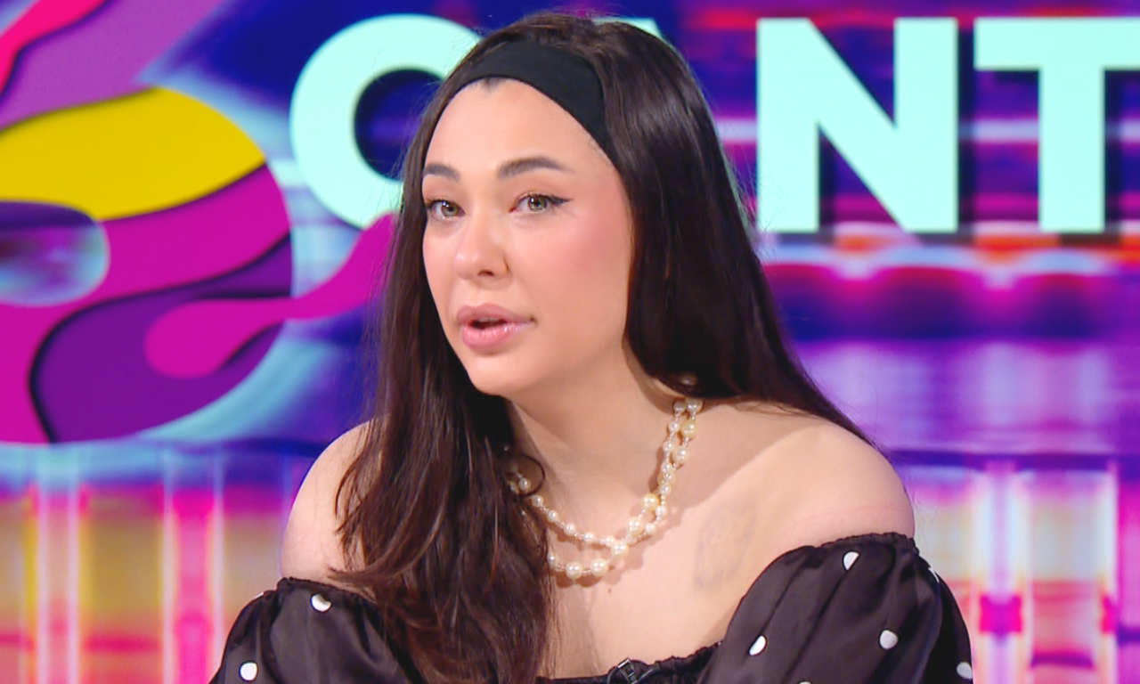 OVAKO IZGLEDA DEČKO SANJE VUČIĆ: Pevačica ga je dugo skrivala, ali sada su kamere sve otkrile! (FOTO)