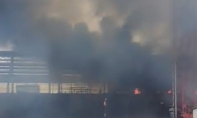 VELIKI POŽAR U PARIZU! Osmospratnica u plamenu, vatru gasi 180 vatrogasaca (VIDEO)