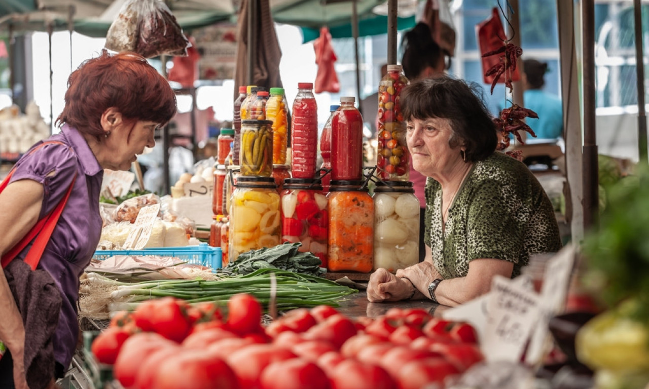 KAKVE SU CENE NA PIJACAMA U SRBIJI Kilogram kajmaka košta kao Svetog Petra kajgana, a ovo meso pojeftinilo