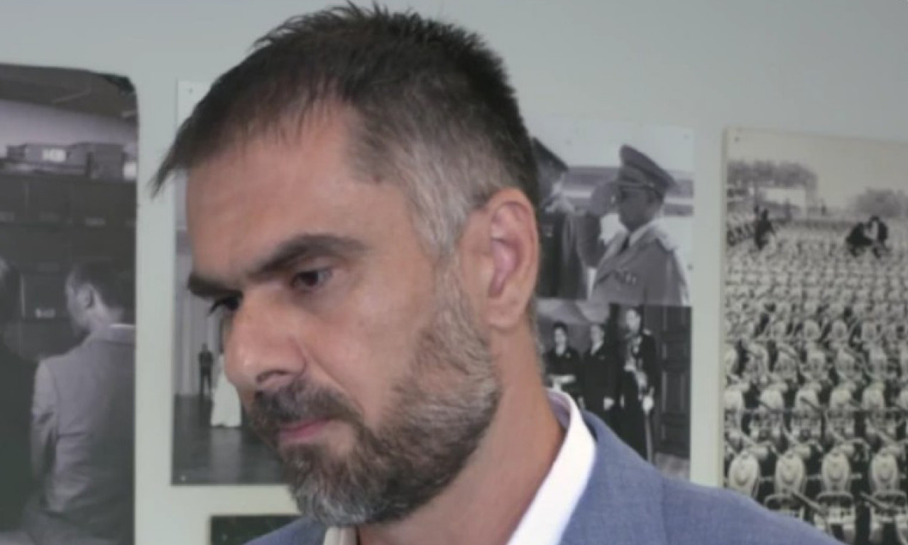 EVO ŠTA SE DOGAĐA ISPRED STANA GRADONAČELNIKA NOVOG SADA: Pištaljke, skandiranja i "točak (ne)sreće"