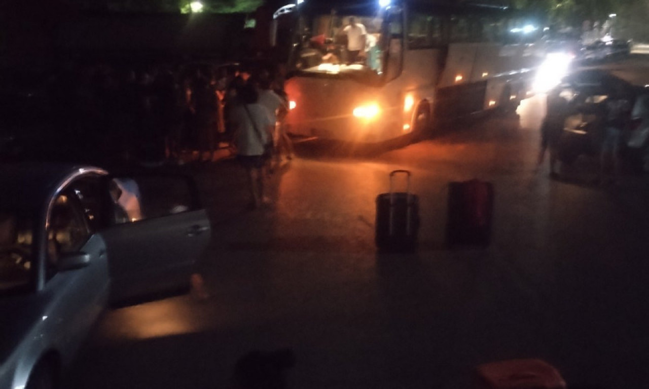 TURISTIČKA AGENCIJA POSLE PROPUSTA REAGOVALA KUKAVIČKI: Ostavili uplakanu decu usred noći na parkingu!