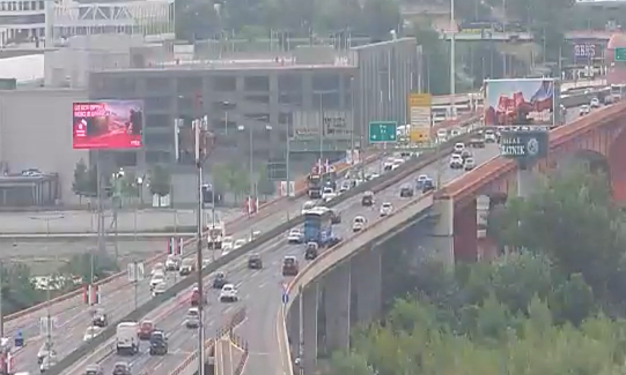 ŠTA SE DEŠAVA SA SAOBRAĆAJEM U BEOGRADU OVOG JUTRA Evo gde je kritično i šta treba da znate pre izlaska iz kuće (FOTO)