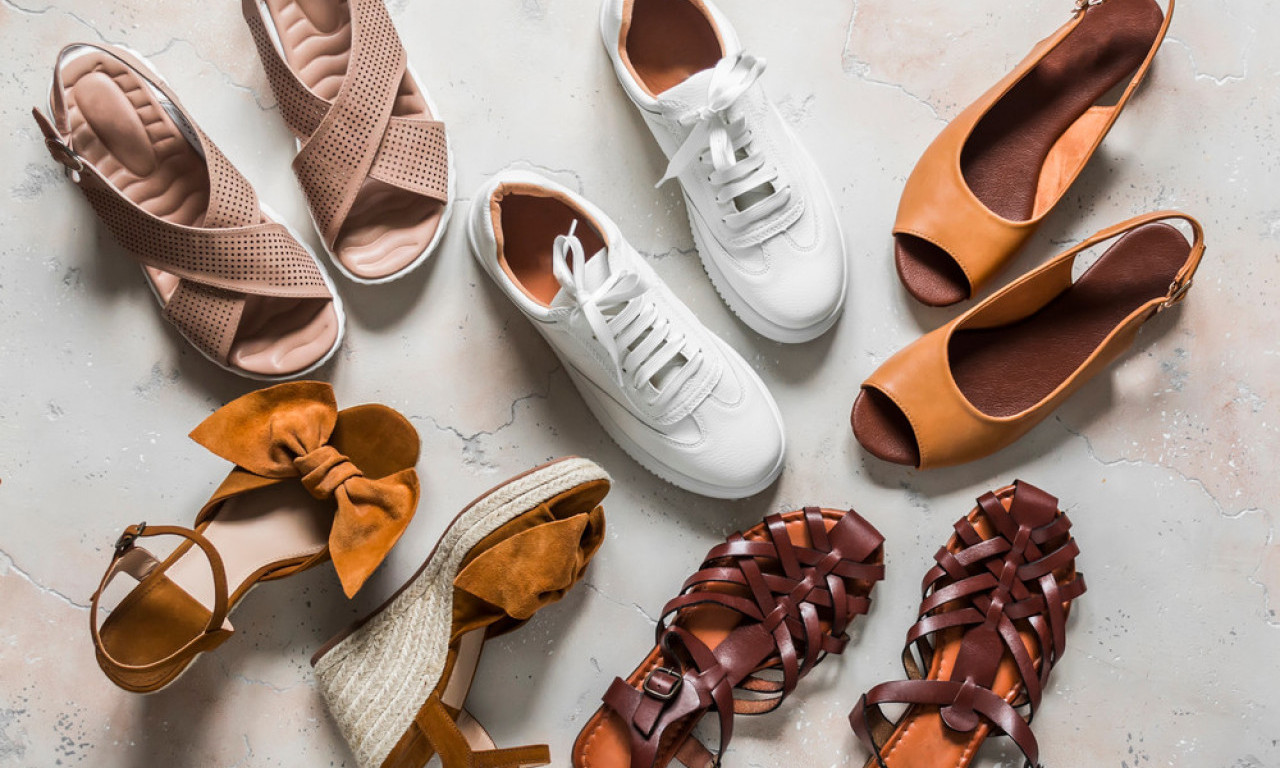 PALA KIŠA A VI U KOŽNOJ OBUĆI? NA MAŠINU ZABORAVITE! Evo kako da uklonite fleke od prljavštine