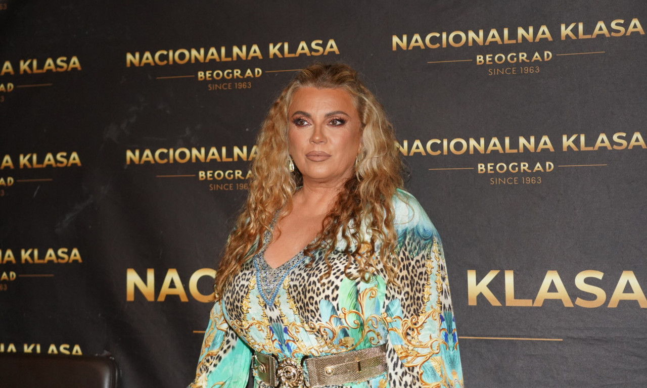 "MOJA PORODICA JE MALA, ALI TAKO DIVNA" Indira Radić otkrila kako živi mimo kamera i scene (VIDEO)