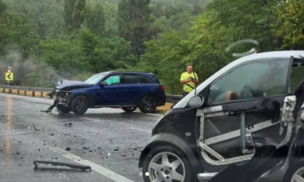 DEVOJKA ZADOBILA TEŠKE POVREDE GLAVE: U lošem stanju prevezena u Urgentni, detalji nesreće kod Bubanj Potoka!