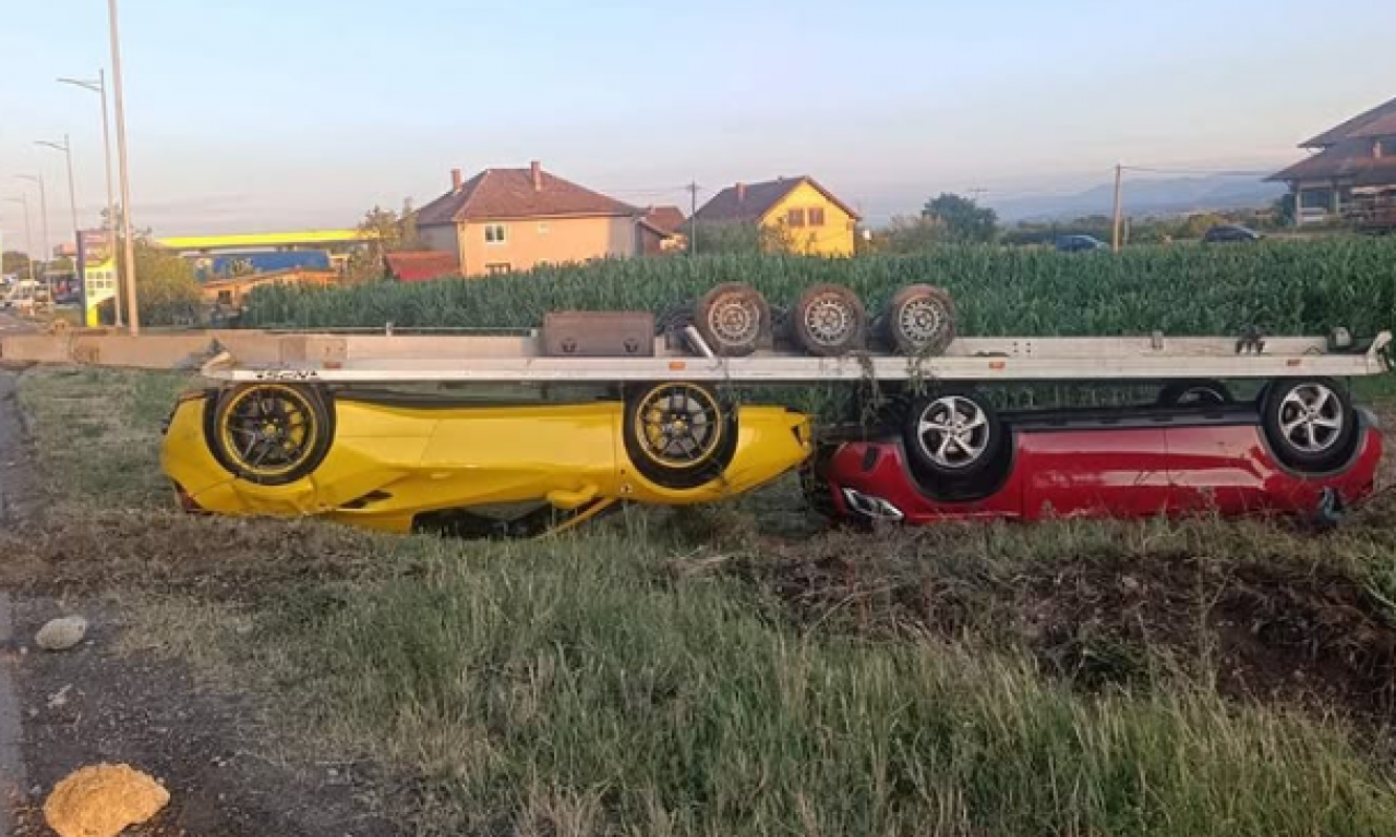 HAOS NA IBARSKOJ MAGISTRALI: Prevrnuo se šlep sa ferarijem i mercedesom, kolone u mestu Preljina!
