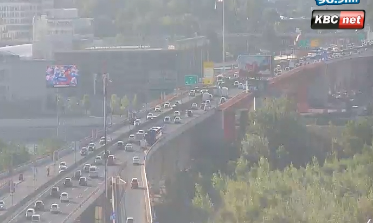 EVO DA LI IMA GUŽVE U BEOGRADU Pogledajte kako funkcioniše saobraćaj pre nego što krenete na posao!