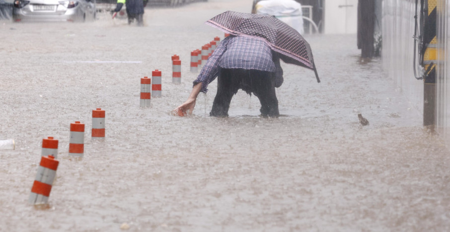POPLAVE U LESKOVCU, A KIŠA SAMO ŠTO NIJE Stigao hitan apel građanima! (VIDEO)
