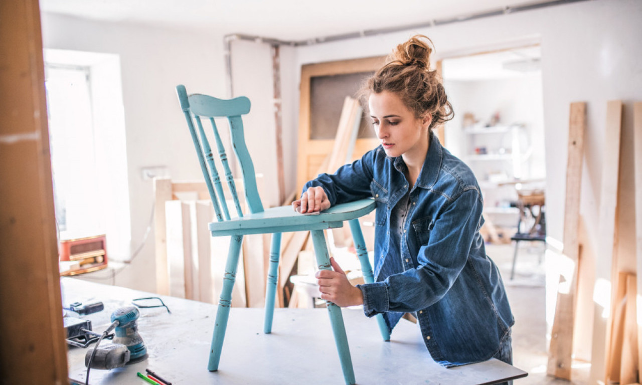 NEMOJ DA BACAŠ - OBNOVI! STARI NAMEŠTAJ KAO NOV Trikovi za brušenje, farbanje i lakiranje kod kuće