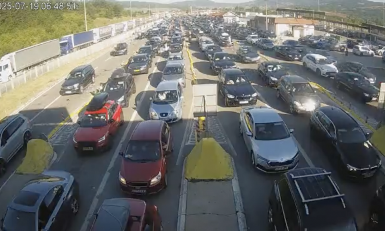 OVI GRANIČNI PRELAZI MENJAJU RADNO VREME Ogromne gužve na ovim tačkama - evo gde se najduže čeka (FOTO)