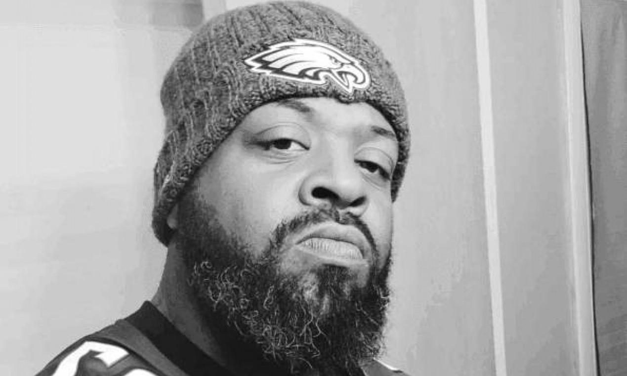 PREMINUO PEVAČ POZNATE GRUPE U 46. GODINI: Njihov hit svi su obožavali i dan-danas se peva