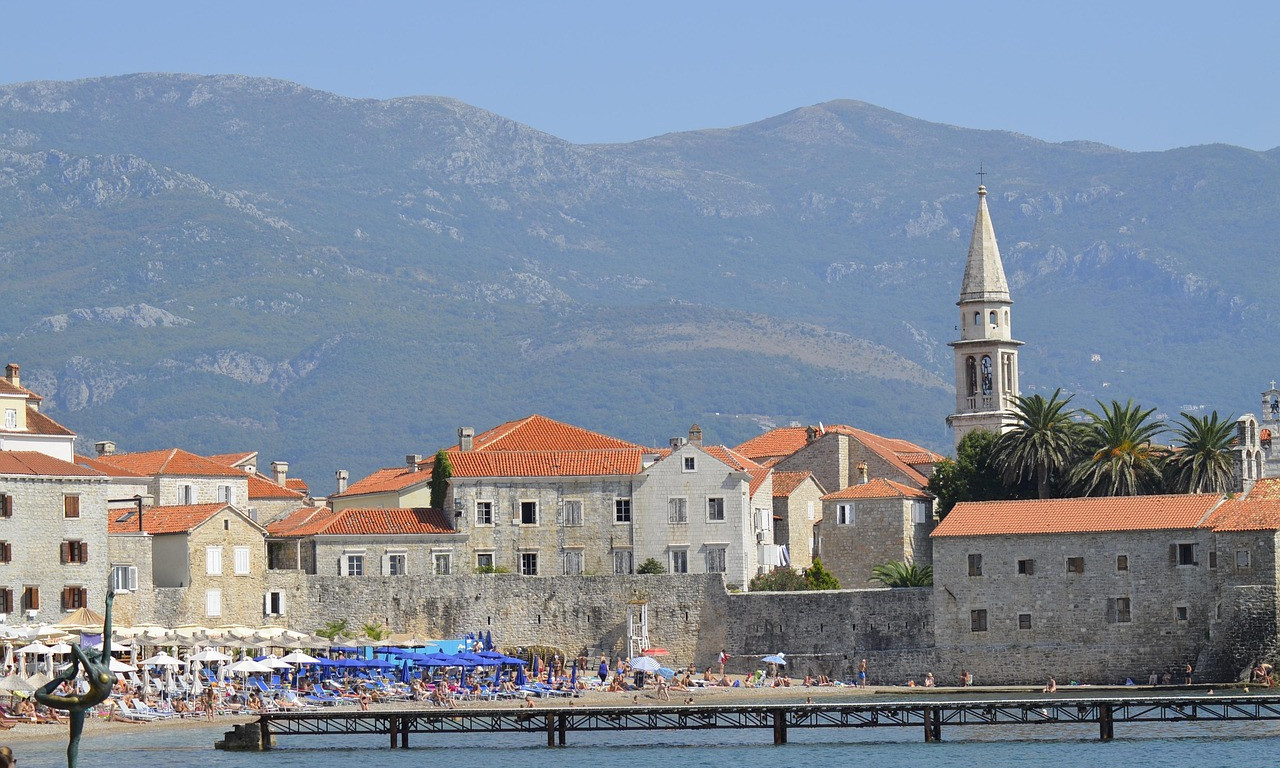 BUDVA PUSTA, KUĆE OSTALE BEZ VLASNIKA Ljudi nemaju para da plate porez, 601 nekretnina blokirana!