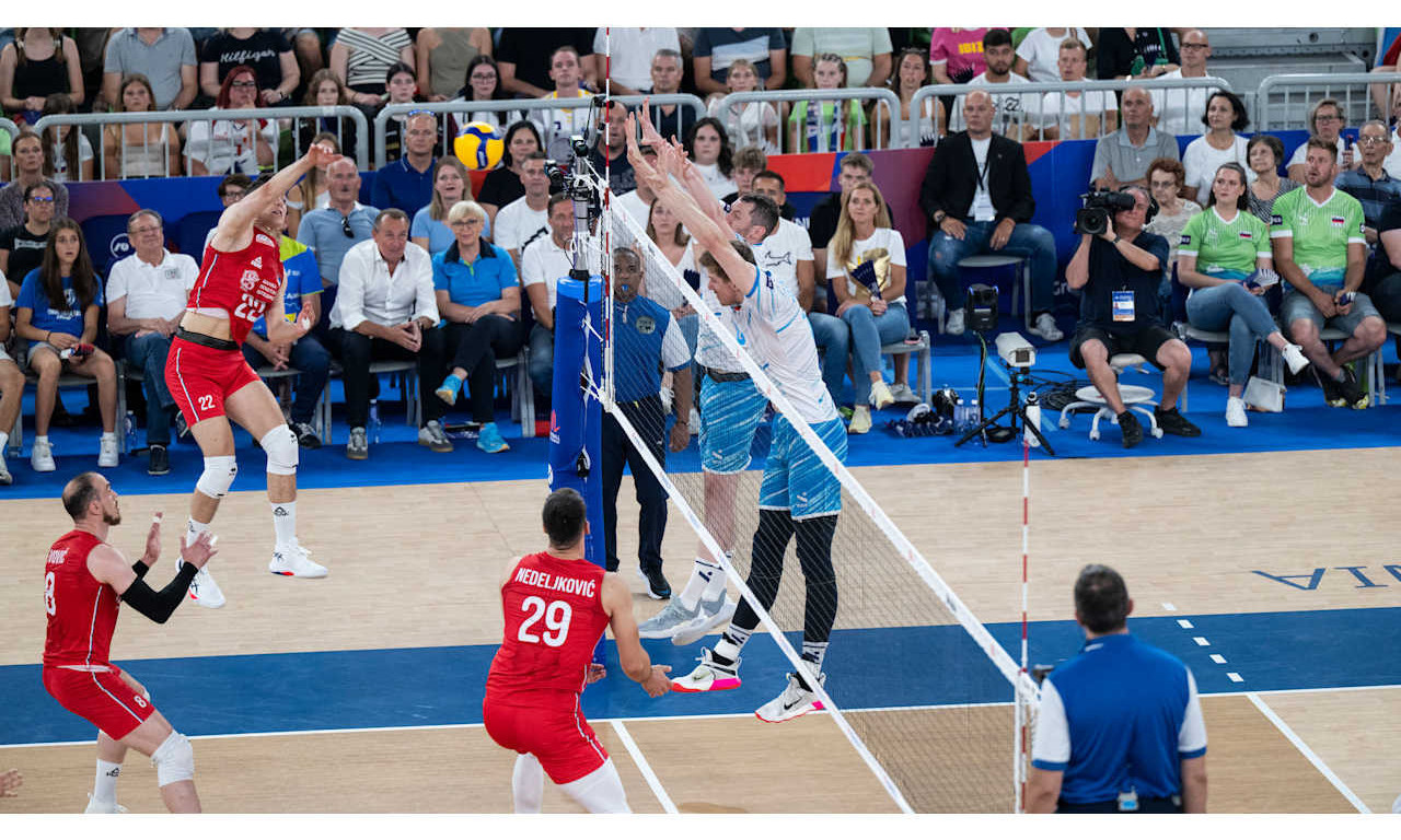 SPEKTAKL U STOŽICAMA PRIPAO SLOVENCIMA : Odbojkaši Srbije nisu iskoristili meč loptu