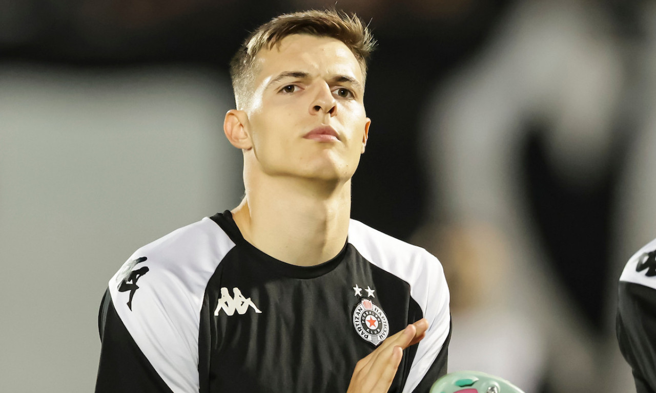 KO JE ANDREJ KOSTIĆ O KOJEM SRPSKI MEDIJI BRUJE I ZAŠTO OVAKO PROSLAVLJA GOLOVE? Sve nosi posebnu simboliku (VIDEO)