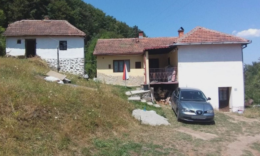 UBICA SE PONOSIO SINOM, SVUDA GA VODIO... Šok tvrdnje komšija! Ovo je kuća u kojoj se desila tragedija u Bajinoj Bašti