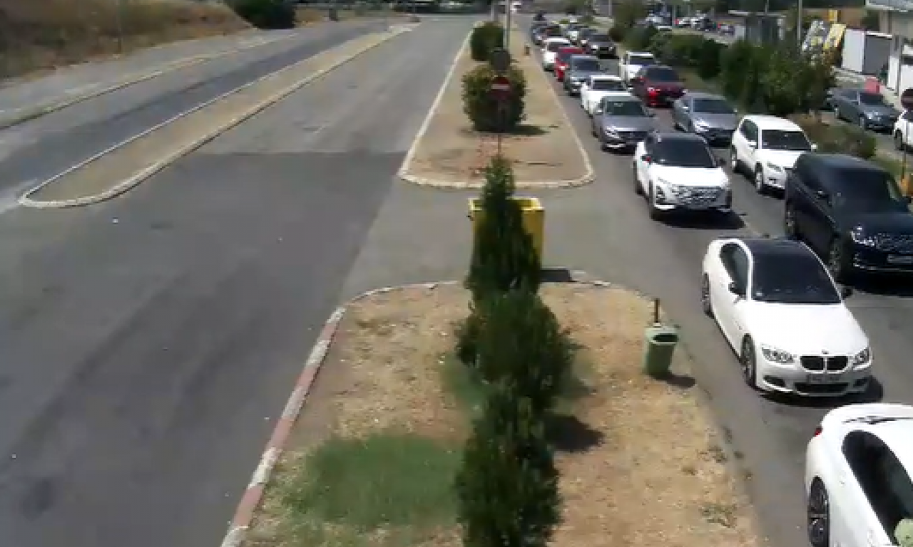 KO IDE KA GRČKOJ ČEKAĆE VIŠE OD TRI SATA Stvorio se čep na granici - koloni se ne vidi kraj (FOTO)