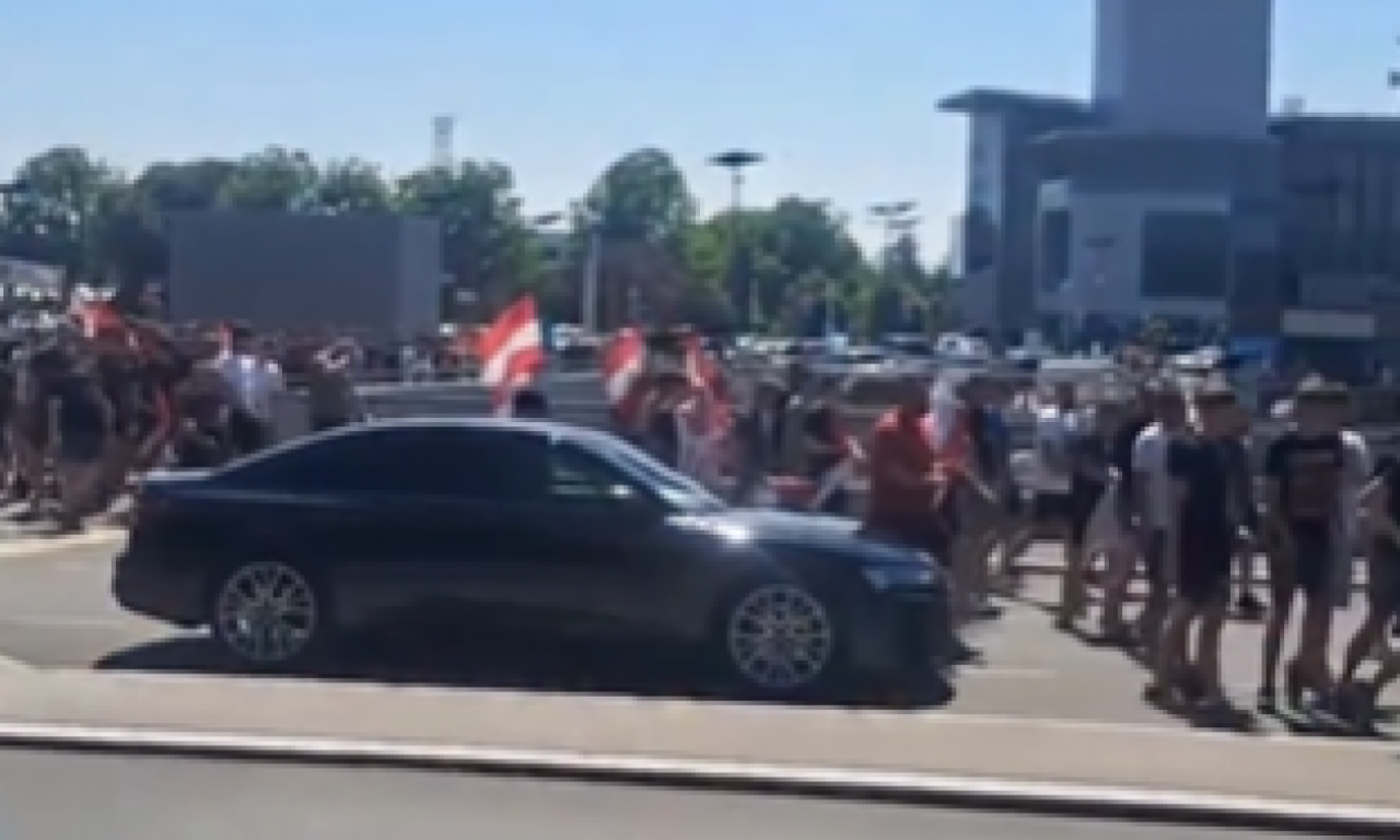 DELIJE DOČEKUJU ARNAUTOVIĆA! Veličanstven prizor na aerodromu - stotine navijača čeka najveće pojačanje (VIDEO)