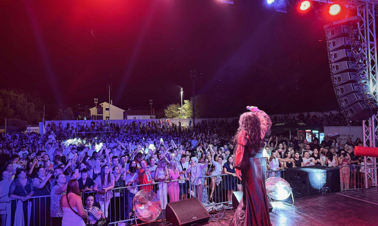 ZA DRAGANU MIRKOVIĆ NEMA KRIZE! Karte planule danima unapred, a ona priredila spektakl u Mostaru (FOTO+VIDEO)