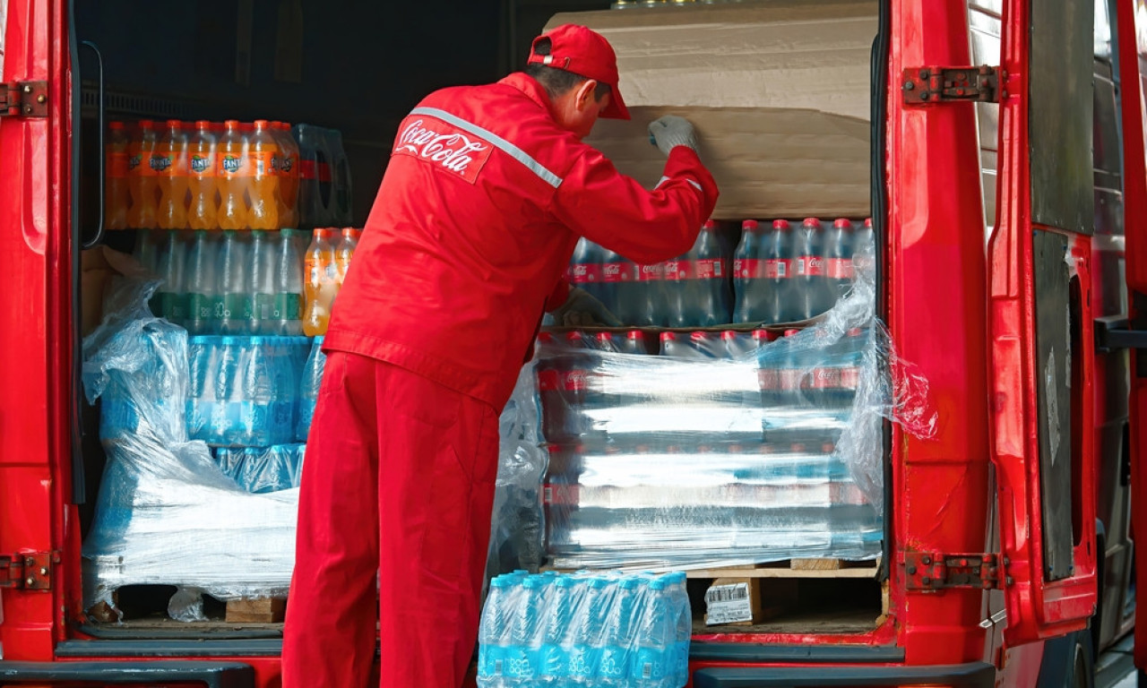 OTKRIVAMO KOLIKE SU PLATE U KOKA-KOLI SRBIJA Zaposleni progovorili: Evo koliko stvarno zarađuju radnici i šefovi!