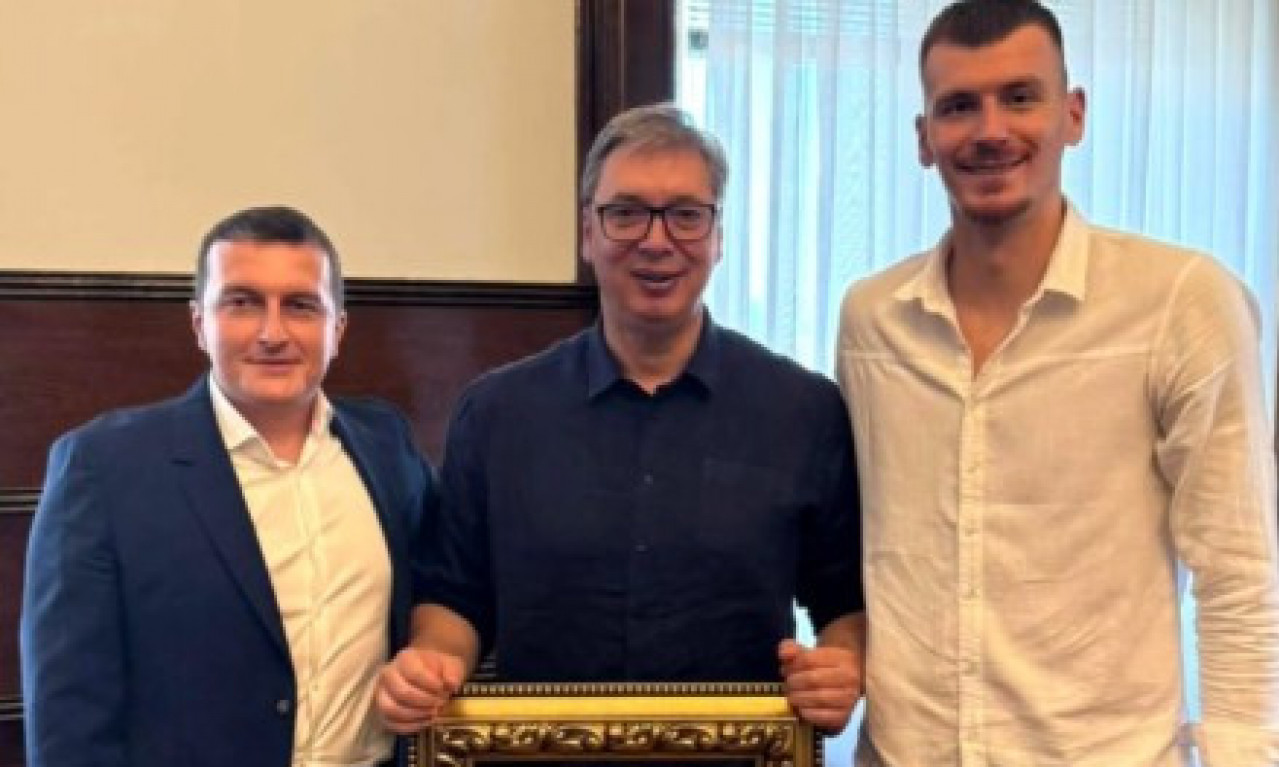 FOTKA VUČIĆA I SIMANIĆA POSTALA HIT: "Ovako shvatiš koliko si nizak!"
