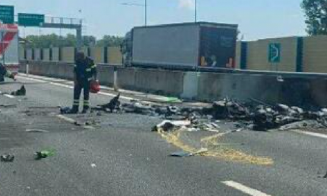 AVION PAO NA AUTO-PUT U ITALIJI! Ima mrtvih (FOTO+VIDEO)