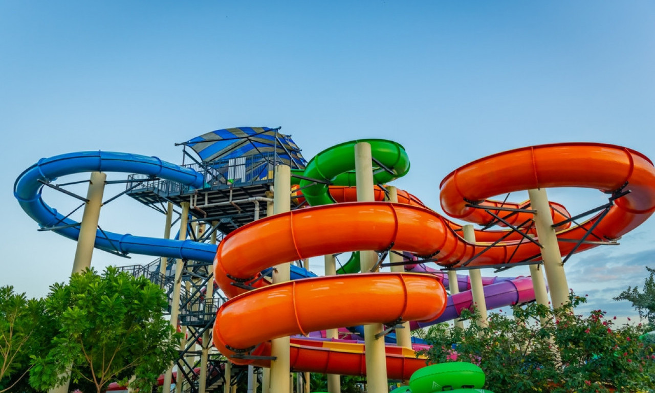 PREMINULO DETE BILO U PRATNJI OCA Detalji pogibje devojčice (2) koja je pala sa tobogana