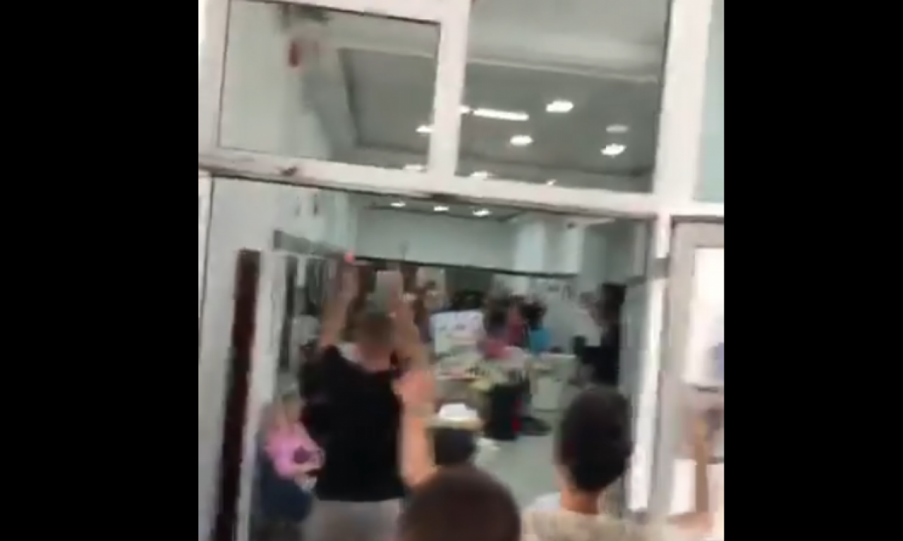 VIŠA ZDRAVSTVENA ŠKOLA PONOVO NA METI STUDENATA U BLOKADI: Evo šta se sada dešava - hvale se na mrežama (VIDEO)