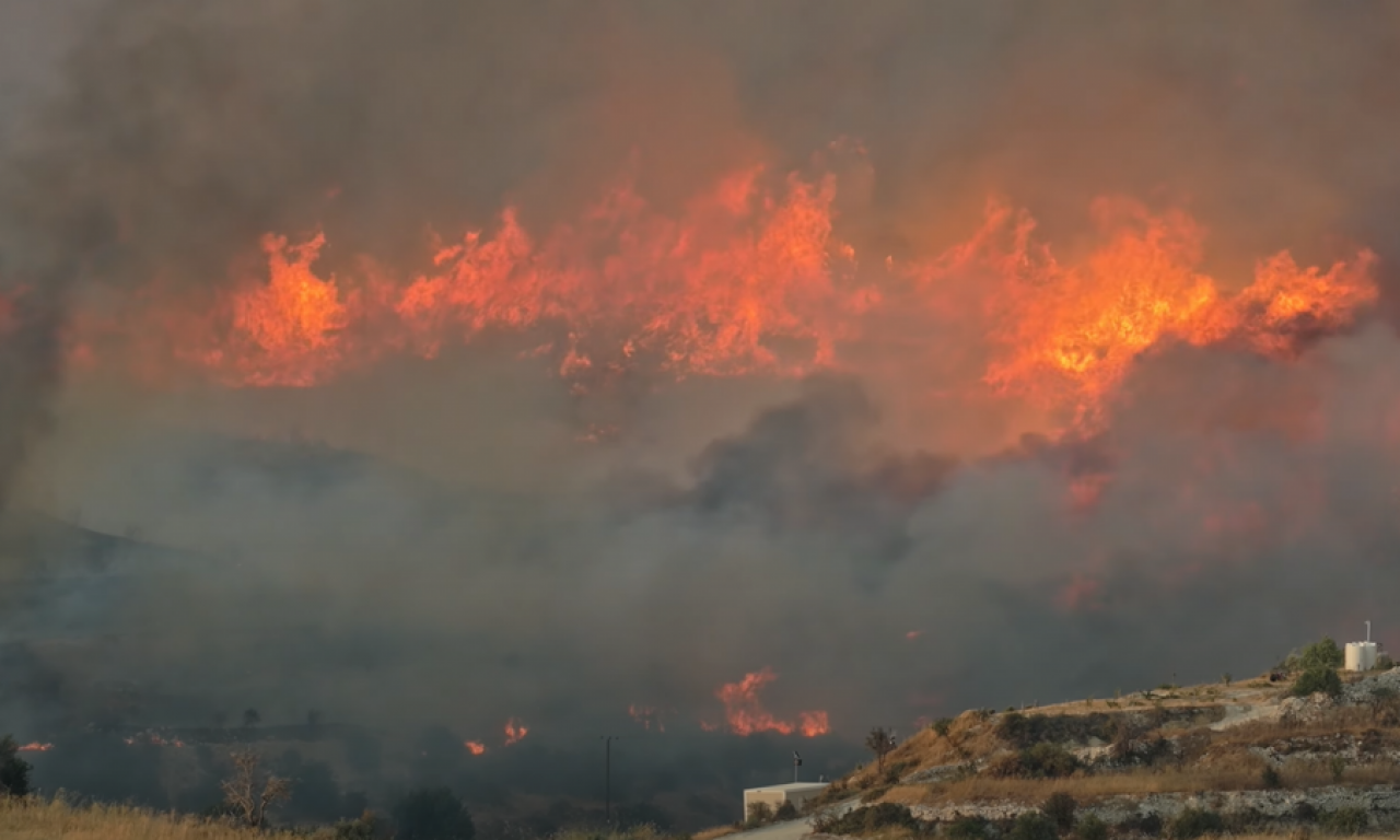 IMA MRTVIH! Vatrena stihija guta Kipar, situacija je apokaliptična - stotine ljudi evakuisano (FOTO+VIDEO)