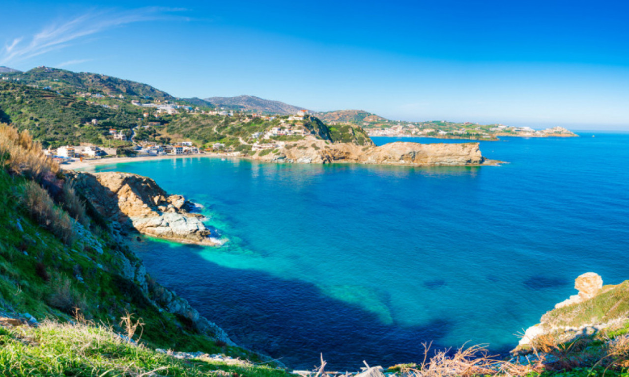 DETE BILO SAMO NA PLAŽI U GRČKOJ, PRONAŠLA GA SRPKINJA Odvela ga u policiju, a ljudi u šoku!