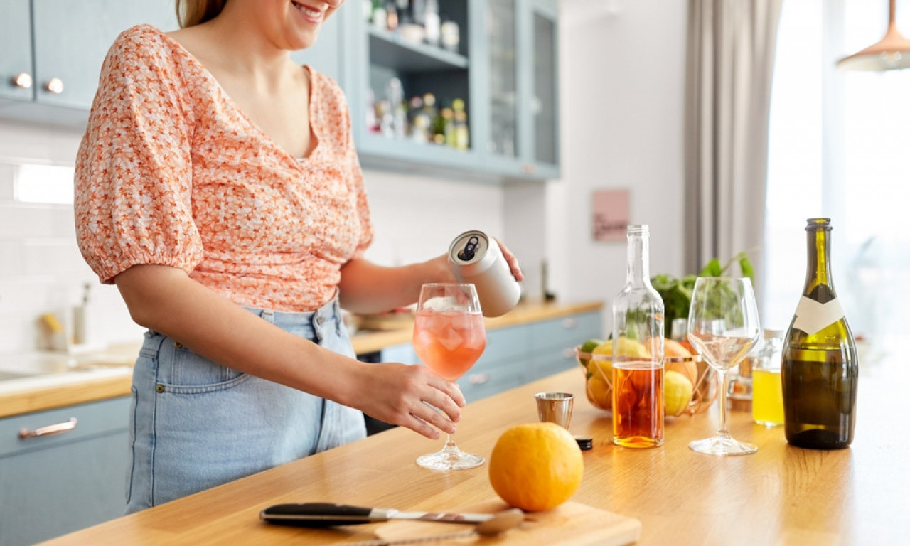 SVE ŠTO VAM TREBA ZA PRAVI LETNJI KOKTEL Saveti koje čaše se koriste, koje voće, šta je osnova - ma sve!