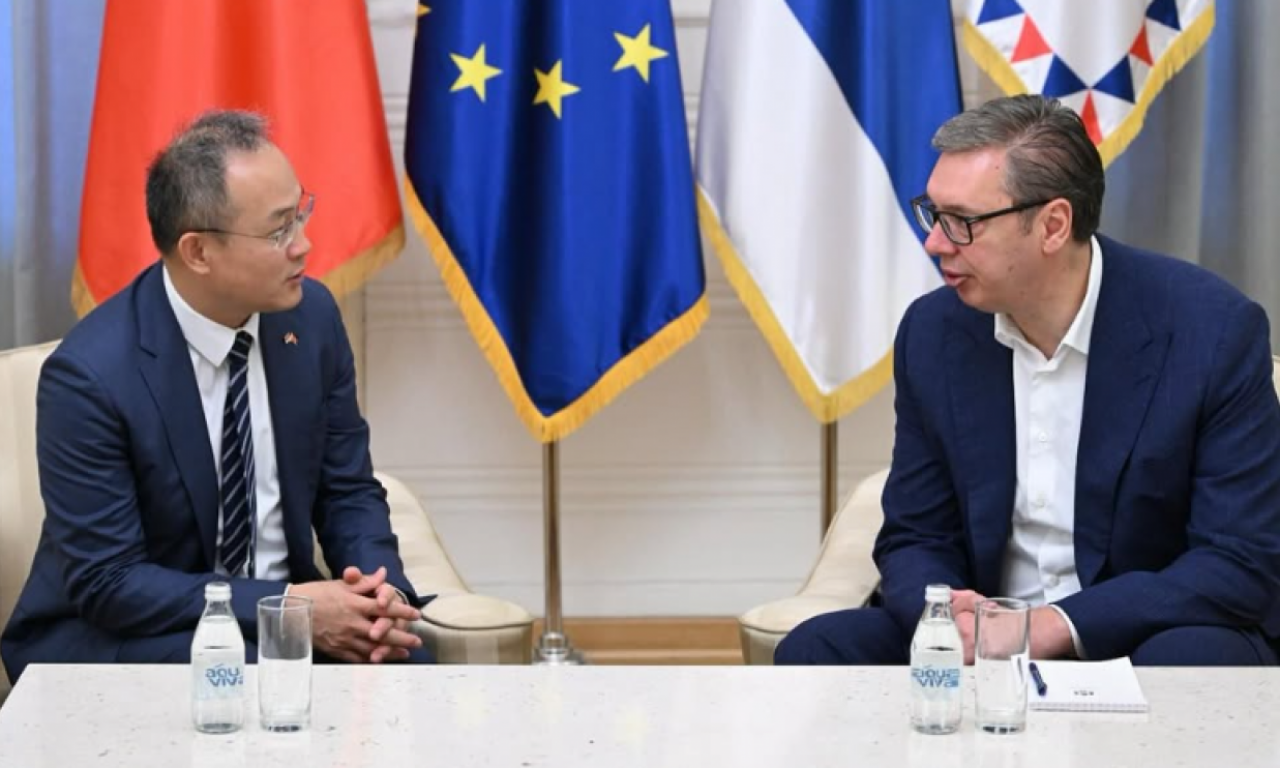 POTVRDA ČELIČNOG PRIJATELJSTVA SRBIJE I KINE Vučić se sastao s ambasadorom Li Mingom (FOTO)