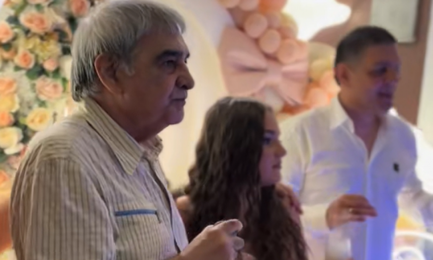 LJUBA ALIČIĆ PROSLAVIO 18. ROĐENDAN UNUKE Deda odrešio kesu, na žurci pevale i ove kolege (VIDEO)
