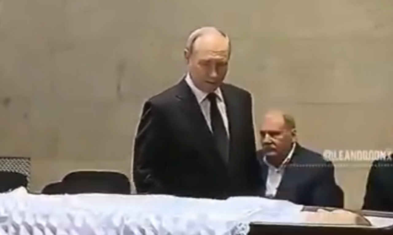 PUTIN NA SAHRANI NAJBOLJE DRUGARICE Potpuno se slomio - sve vreme na ivici suza! Ovakvog ga još niste videli (VIDEO)