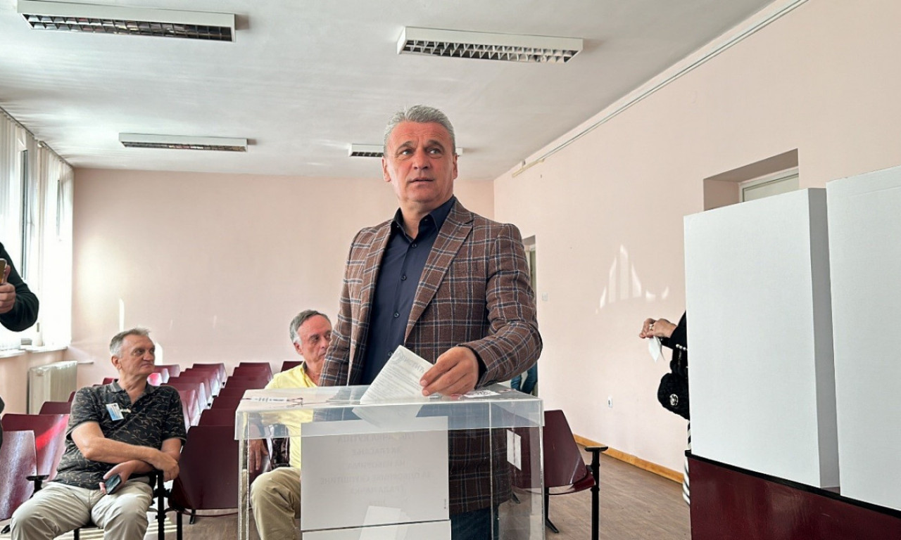 GRADONAČELNIK ČAČKA ZAVRŠIO U BOLNICI Hitna pomoć ga prebacila u Beograd!