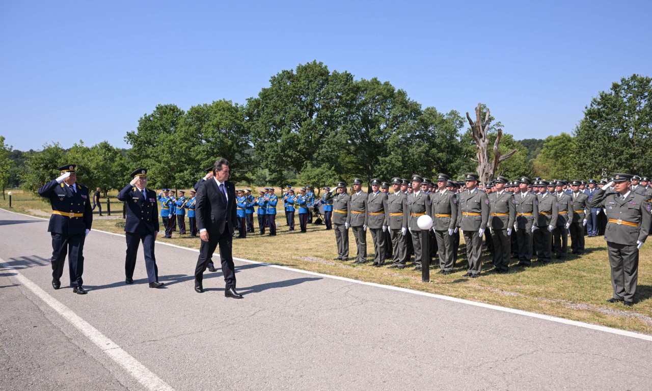 "VI STE ARMATURA VOJSKE SRBIJE" Gašić se obratio na promociji nove generacije podoficira u Takovu (FOTO/VIDEO)