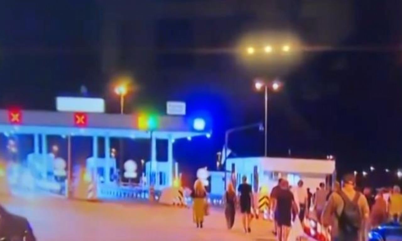 BLOKADERI BLOKIRALI AUTO-PUT MILOŠ VELIKI: Žandarmerija hitno reagovala i odmah sve uklonila!