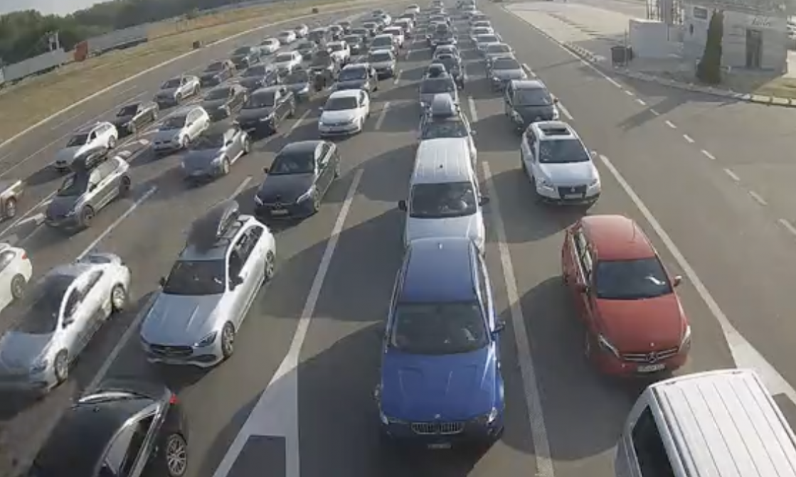GUŽVE NA GRANICAMA Evo koliko ćete čekati ako ih u narednim satima prelazite!