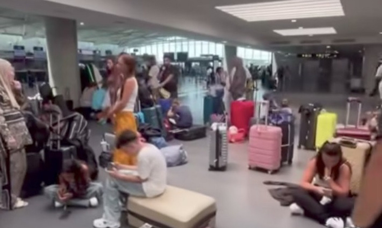 PUTNICI IZ SRBIJE OSTAVLJENI NA AERODROMU NA KIPRU Agencija ne odgovara, avion poleteo bez njih (VIDEO)