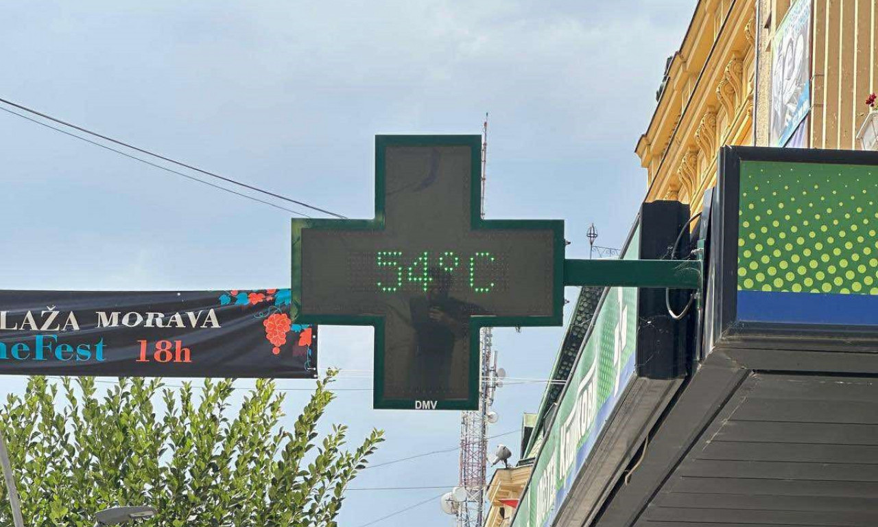 U OVOM GRADU DANAS IZMERENO 54 STEPENA Građani ne mogu da dišu: "Kao da sam ušao u vrelu rernu" (FOTO)