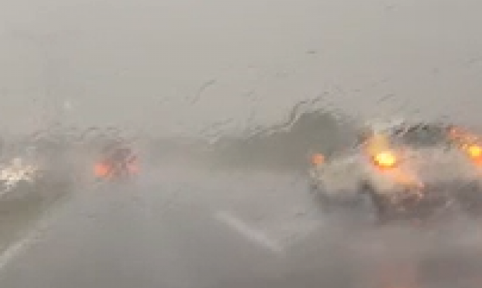 POTOP NA AUTO-PUTU KOD SMEDEREVA: Kiša lije, kolona vozila stoji u zaustavnoj traci, vodite računa (VIDEO)