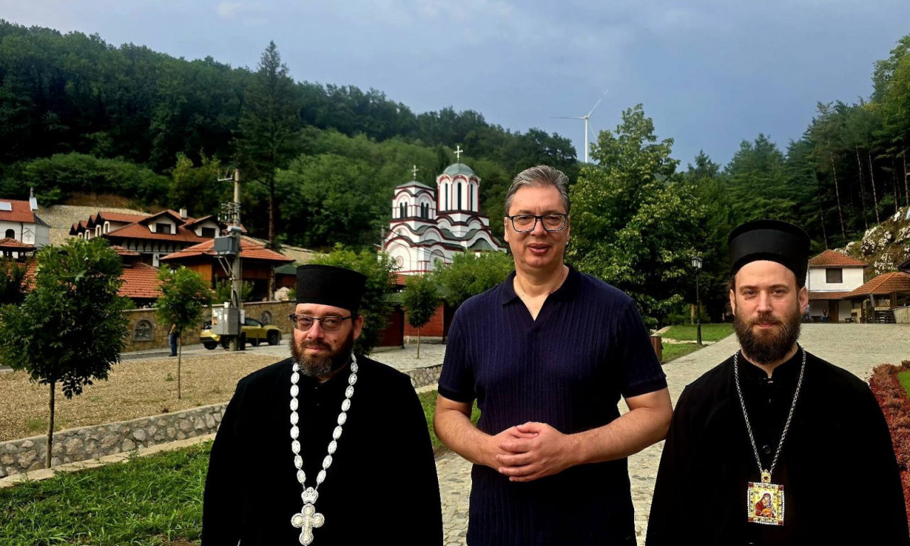 PREDSEDNIK VUČIĆ OBIŠAO MANASTIR TUMANE! (VIDEO)