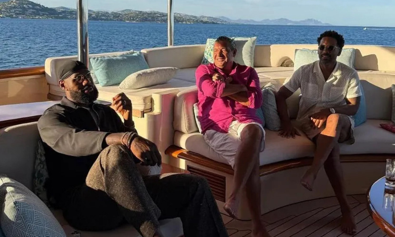 MIŠKO RAŽNATOVIĆ I LEBRON DŽEJMS NA JAHTI KUJU PLANOVE: Sprema se nešto veliko! (FOTO)